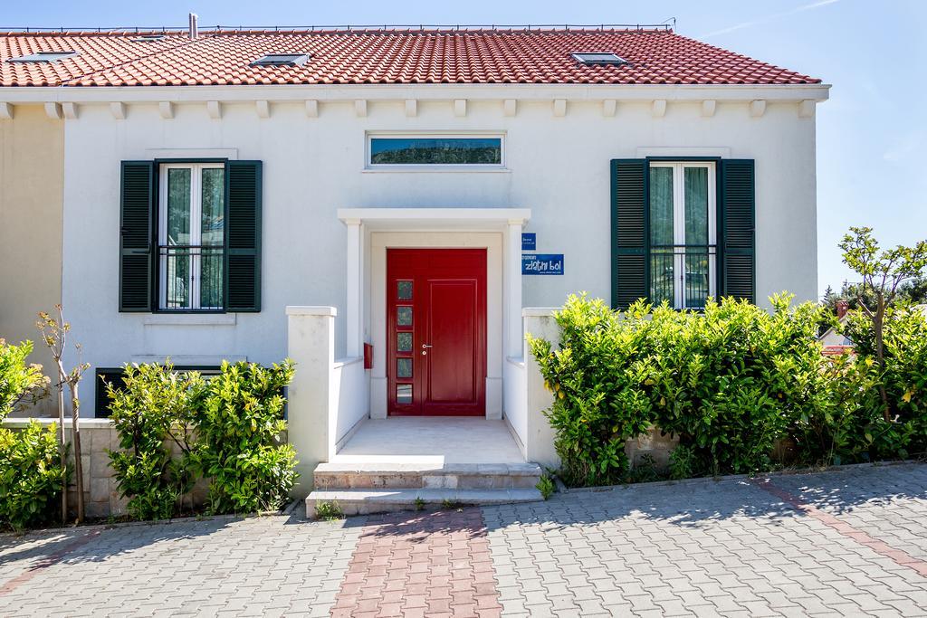 Zlatni Bol Apartments Exterior photo